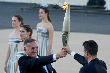 Olympisches Feuer erreicht Frankreich: Mehr als 150.000 Menschen feiern in Marseille