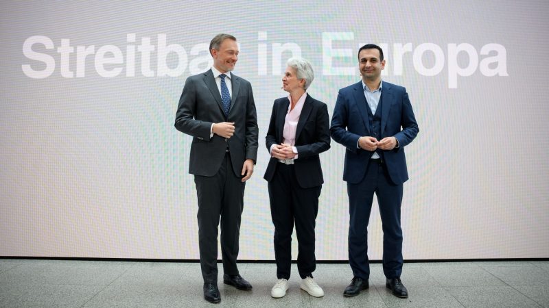 «Streitbar in Europa»: Der Parteitag der FDP um Lindner (l-r), Strack-Zimmermann und Djir-Sarai könnte für Zoff in der Ampel-Koalition sorgen.