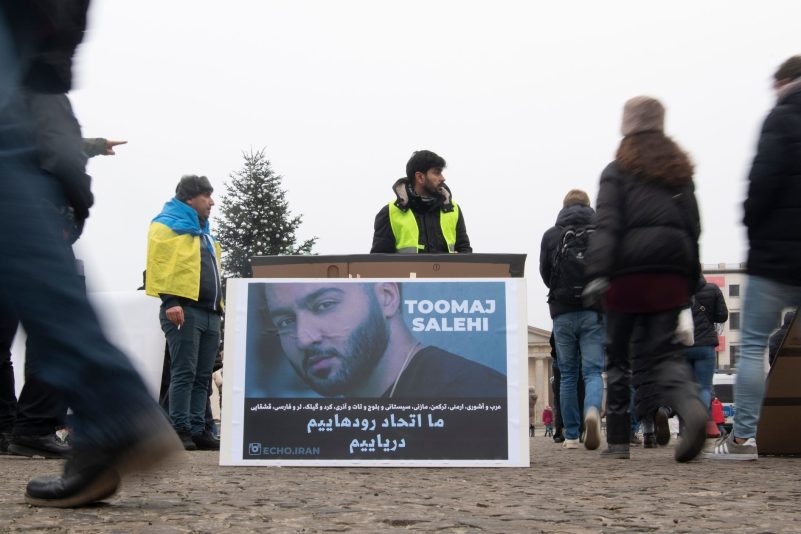 Solidaritätsaktion für den iranischen Rapper Tumadsch Salehi in Berlin (Archivbild).