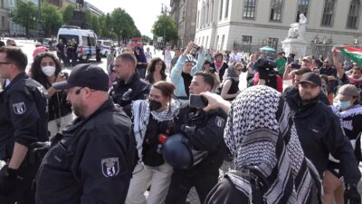 Propalästinensischer Protest: Berliner Polizei verhindert Besetzung von Humboldt-Universität