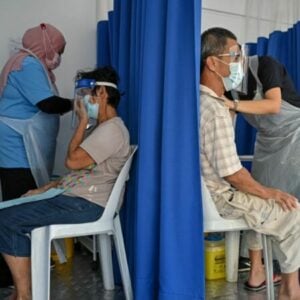 Malaysischer Impfarzt entschuldigt sich öffentlich – Post geht viral