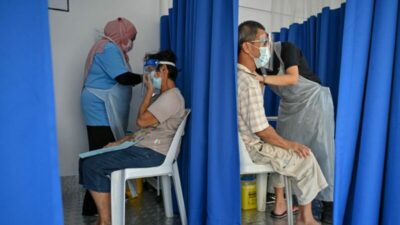 Malaysischer Impfarzt entschuldigt sich öffentlich – Post geht viral