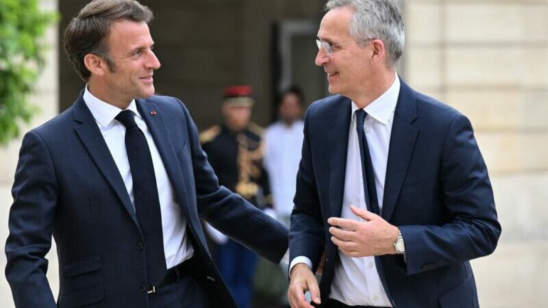 Macron entfacht Atomwaffendebatte, Stoltenberg lehnt „europäische NATO-Alternative“ ab