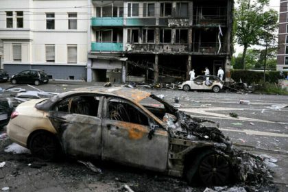 Bild der Verwüstung: Drei Tote nach Brand in Düsseldorf
