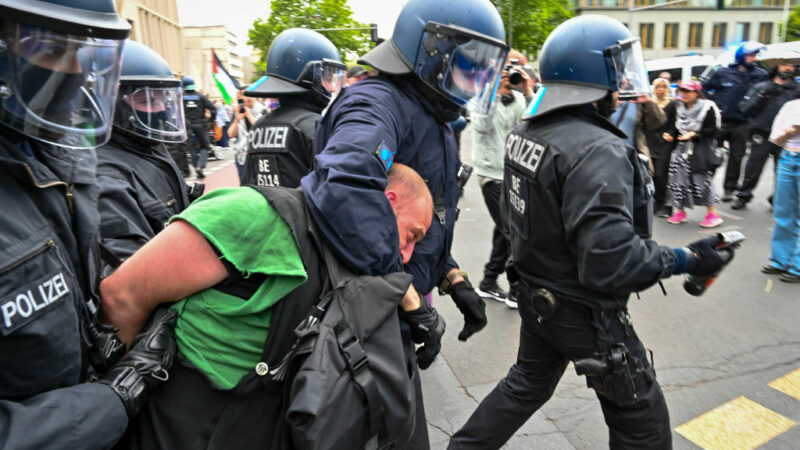 130 Polizisten im Einsatz: Pro-palästinensische Demonstration in Berliner Bahnhof