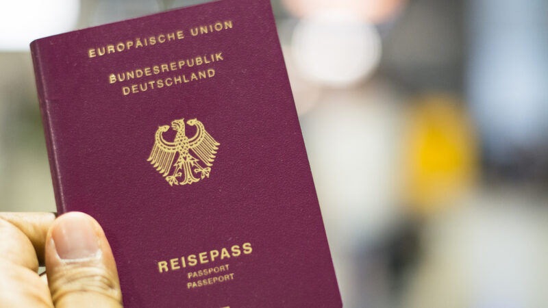 2023: Mehr Einbürgerungen in Deutschland denn je – noch mehr erwartet