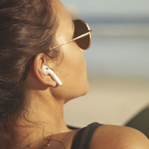 Kabellos, bequem und gefährlich: Wie Kopfhörer unser Gehör schädigen