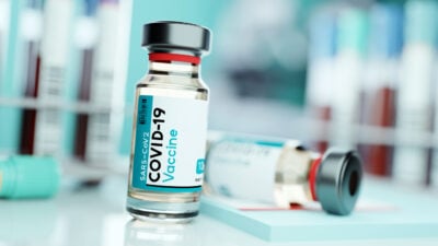 Studie: Geimpfte haben höheres Risiko, sich mit neuen COVID-19-Varianten zu infizieren