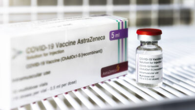 Patientin verklagt AstraZeneca wegen Impfschäden