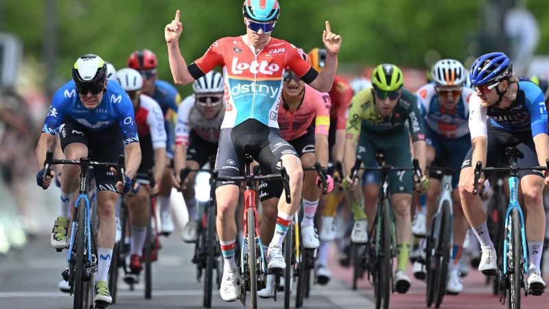 Holte sich beim Eintages-Klassiker Eschborn-Frankfurt den Sieg: Maxim van Gils (M).