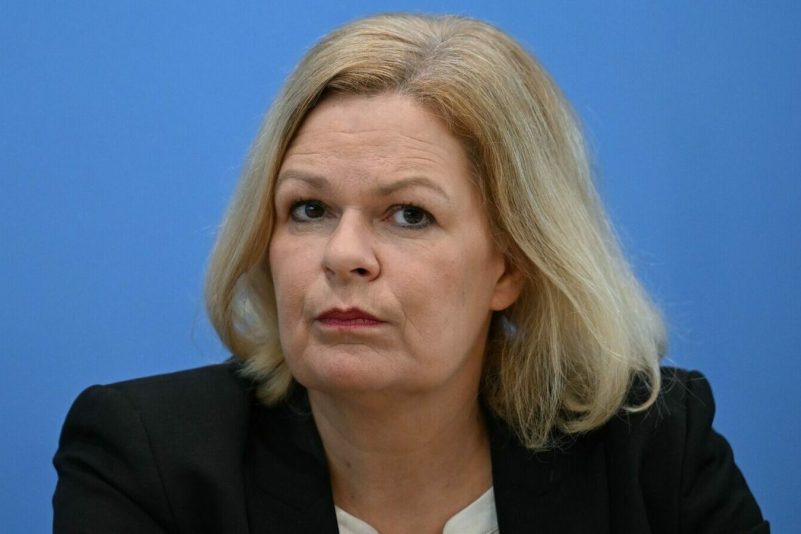 Laut einem Medienbericht regte Bundesinnenministerin Nancy Faeser (SPD) eine Sonderkonferenz in der kommenden Woche an.