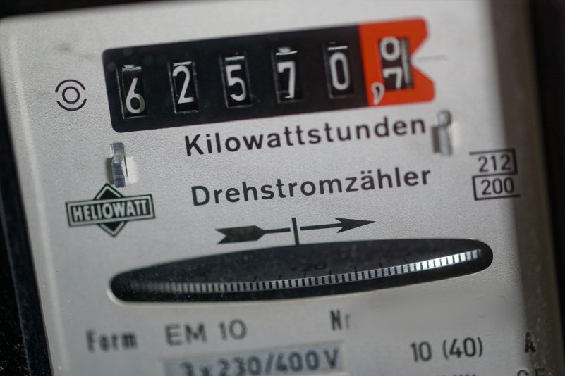 Je nach Bundesland müssen Bürgerinnen und Bürger einen unterschiedlich hohen Anteil ihres Einkommens für Strom und Gas aufwenden.