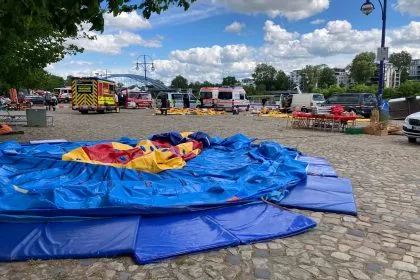 Hüpfburg in Magdeburg gen Elbe geweht – Zwei Kinder aus dem Fluss gerettet