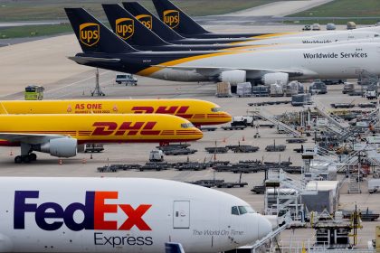 Notlandung ohne Fahrwerk: Boeing landet in Istanbul auf dem Rumpf