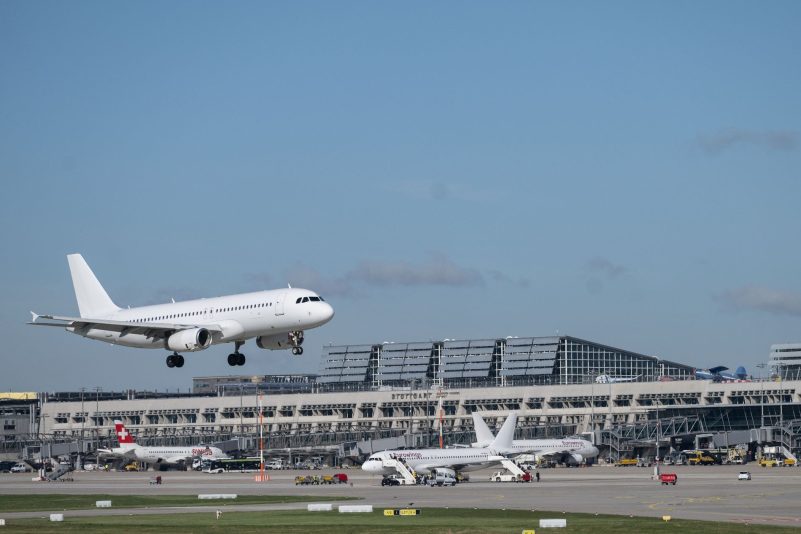 Airbus an Stuttgarter Flughafen wegen Defekt evakuiert: Fünf Verletzte