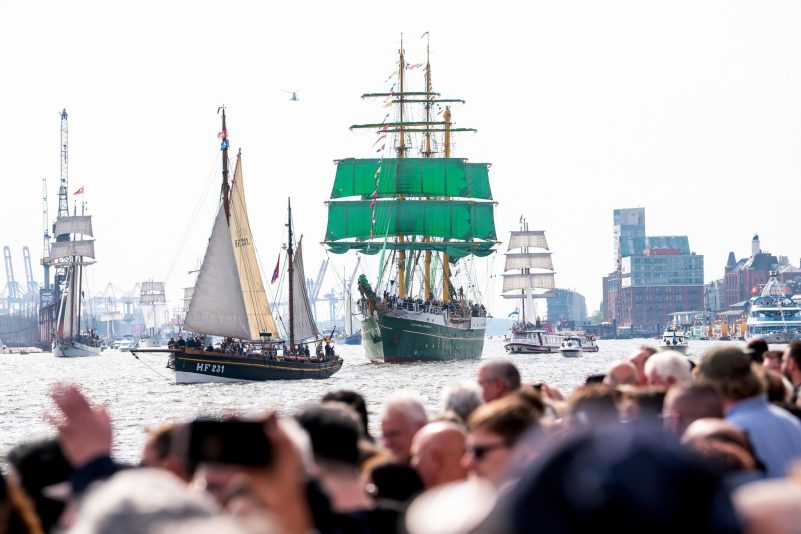 Der Hamburger Hafen feiert 835. Geburtstag.