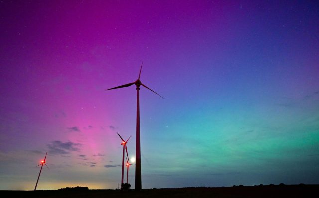 Der Nachthimmel über Deutschland leuchtete vielerorts grün und lila - so auch hier im Landkreis Oder-Spree in Ostbrandenburg. Wenn Sonnenstürme auf das Magnetfeld der Erde treffen, werden sie als Polarlichter sichtbar.