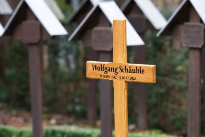 Unbekannte graben Loch in Ruhestätte von CDU-Politiker Schäuble