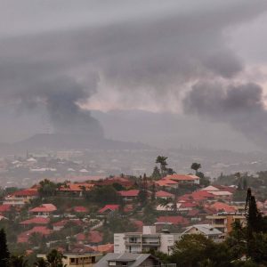 Neukaledonien: Einige Gebiete nicht mehr unter staatlicher Kontrolle – Frankreich entsendet Militär