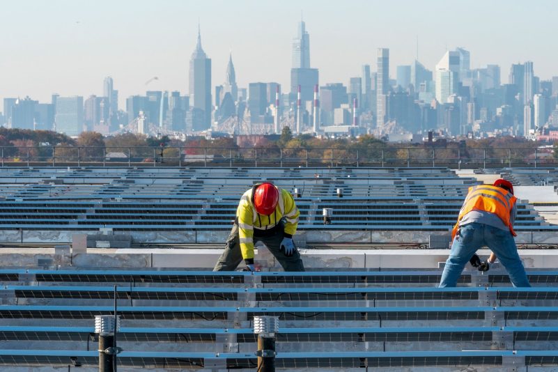 Kurswechsel-der-US-Energiepolitik-Trump-beendet-Subventionen-f-r-Solar-und-Windkraft