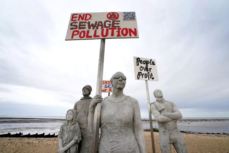 Mit der Kunstinstallation «Sirens of Sewage» von Jason DeCaires Taylor sollen Menschen gewürdigt werden, die sich für den Schutz der Gewässer und der Meeresökologie einsetzen.