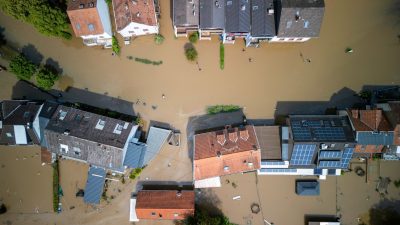Todesopfer nach Hochwasser – Banger Blick aufs Wetter