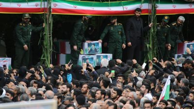 Hunderttausende bei Trauerzügen für verunglückten Präsidenten des Iran
