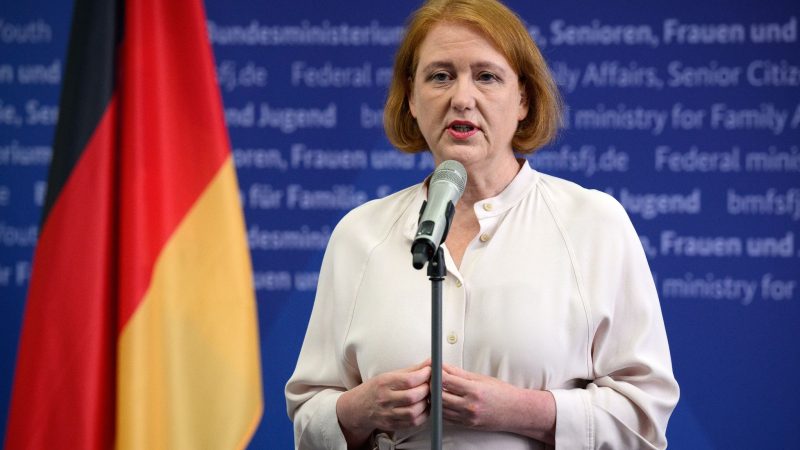 Familienministerin Lisa Paus stellte in Berlin Empfehlungen gegen den Fachkräftemangel in Kitas vor.
