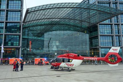 Hauptbahnhof Berlin: Frau von ICE erfasst und gestorben, Kind schwer verletzt