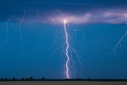 Großer Schreck in Baden-Württemberg: Blitz schlägt in Hütte mit Kindern ein