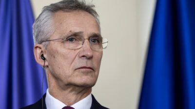 Nato-Generalsekretär Jens Stoltenberg hat Forderungen nach einer Aufhebung bestehender Beschränkungen für ukrainische Angriffe erneuert.