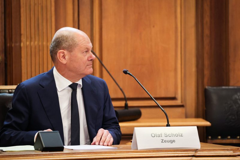 Scholz hat bereits zwei Mal als Zeuge im Zusammenhang mit den Geschäften der ebenfalls in den «Cum-Ex»-Skandal verwickelten Hamburger Warburg Bank ausgesagt.