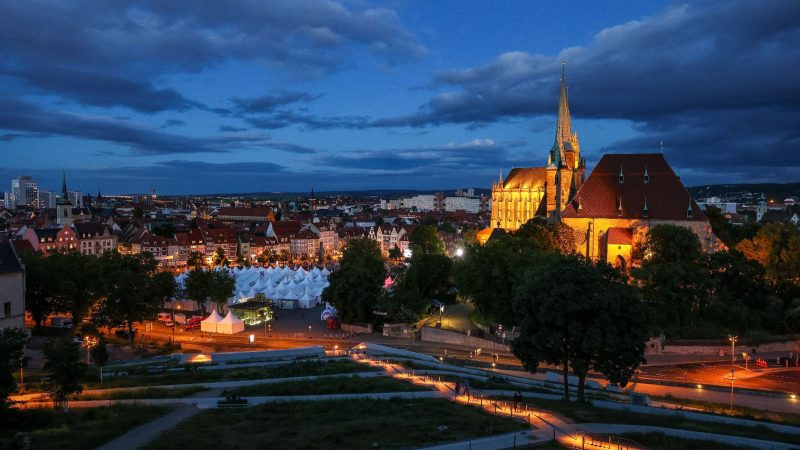 Erstmals überhaupt findet der Katholikentag in Erfurt statt - bisher wurden die Treffen nur extrem selten im säkular geprägten Ostdeutschland veranstaltet. Bis einschließlich Sonntag werden 20.000 Besucherinnen und Besucher erwartet.