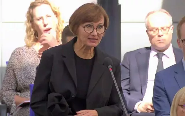 Bundesbildungsministerin Bettina Stark-Watzinger (FDP) bei ihrer Befragung am 26. Juni 2024 im Bundestag.