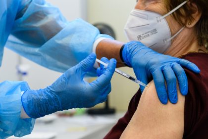 Impfschaden nach betrieblicher Impfung kann Arbeitsunfall sein