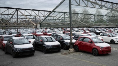 Mercedes kollabiert im Taxi-Markt, Stellantis-Aktie stürzt ab, VW im Abwärtsstrudel