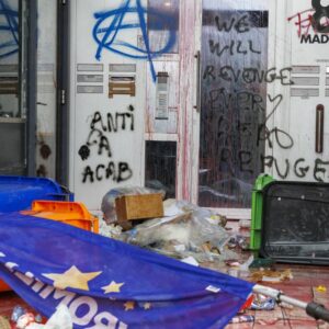 Nach rechten Wahlerfolgen in Belgien: Antifa-Ausschreitungen vor Parteisitz der Vlaams Belang