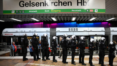 Hochrisikospiel in Gelsenkirchen: Schlägerei von Fans in der Innenstadt
