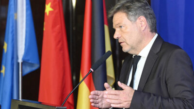 CDU: Habeck soll deutsche Interessen in Brüssel stärker vertreten – Zölle auf Elektroautos