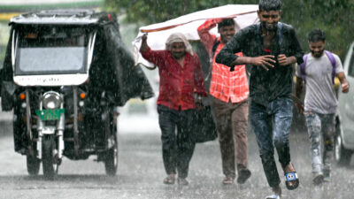 Starker Monsunregen: Dach von Flughafen in Neu Delhi stürzt teilweise ein – ein Toter