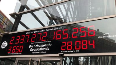 Schuldenuhr des Bunds der Steuerzahler in Berlin