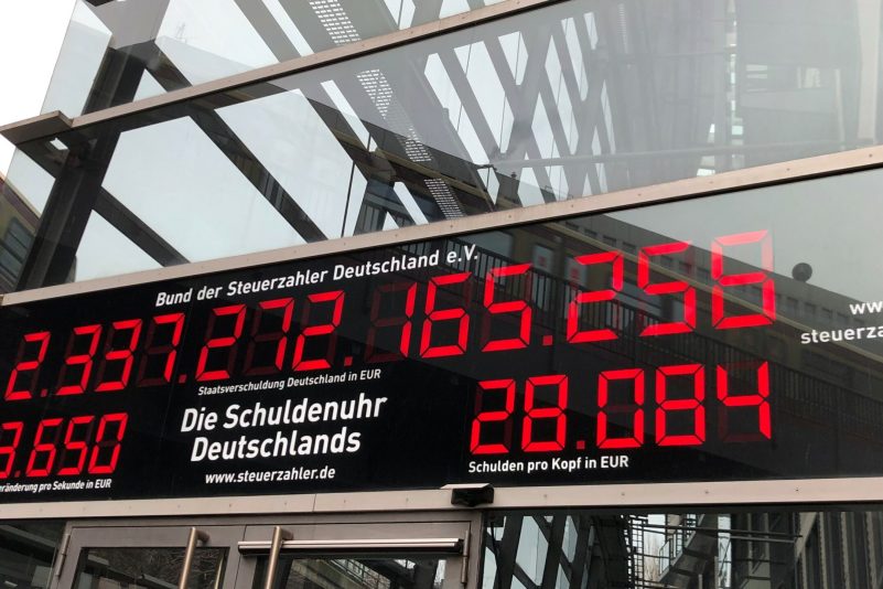 Schuldenuhr des Bunds der Steuerzahler in Berlin