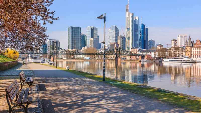 Frankfurt am Main, Parkbank am Flussufer