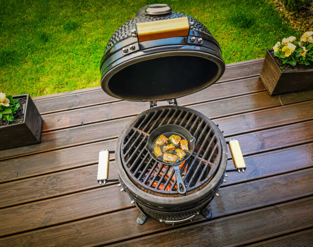 Kamado-Grill aus Keramik