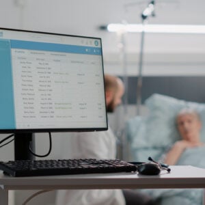 „De facto kaum nutzbar“: Hausärzte warnen vor Chaos durch E-Patientenakte