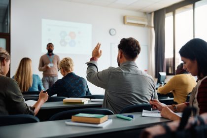 Neuverträge bei Studienkrediten sind auf historischem Tiefststand