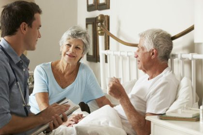 Neue Wege im Gesundheitssystem: Wenn die Wohnung zum Krankenzimmer wird