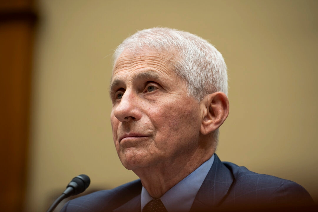 FDA-Direktor-wirft-Anthony-Fauci-die-Vertuschung-des-Laborursprungs-von-COVID-19-vor