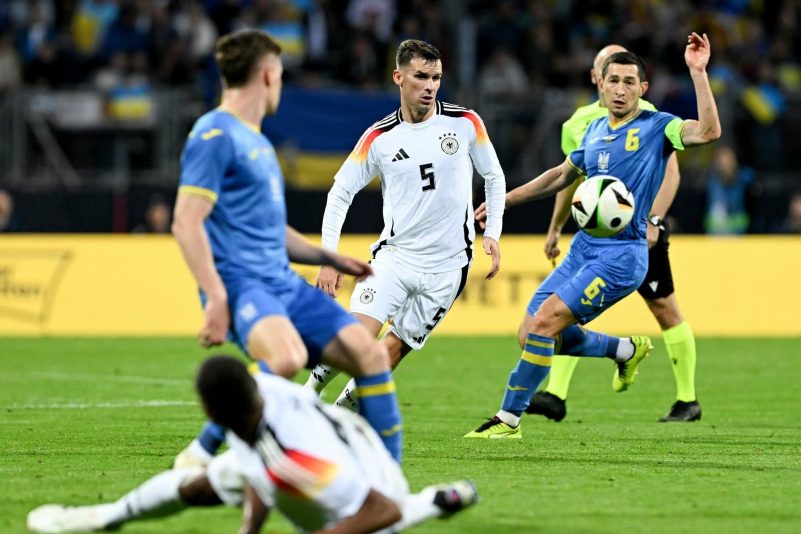 Die DFB-Elf um Pascal Groß (M) kam nicht über ein 0:0 gegen die Ukraine hinaus.