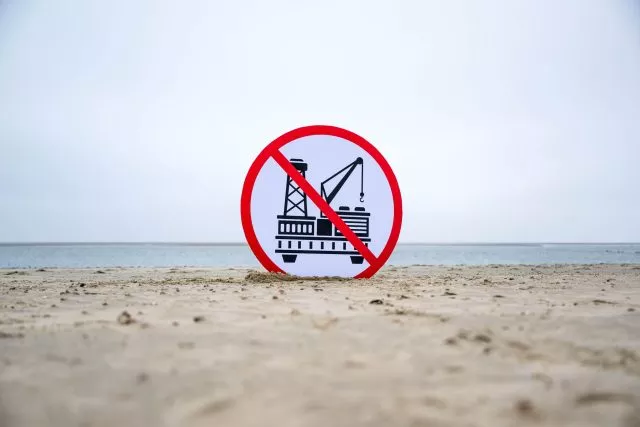 In der vergangenen Woche hatte das niederländische Wirtschaftsministerium den Weg für die Erdgasförderung in der Nordsee freigemacht. Nun gibt es Protest.
